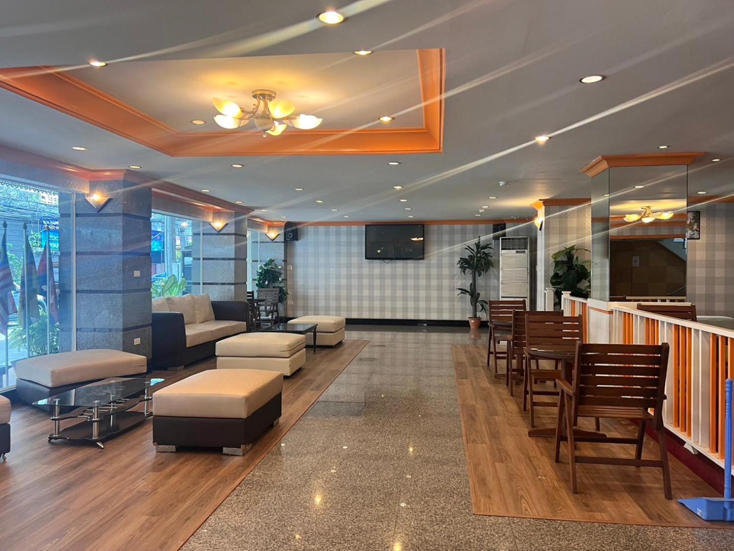 Asia Grand Hotel Hatjaj Kültér fotó