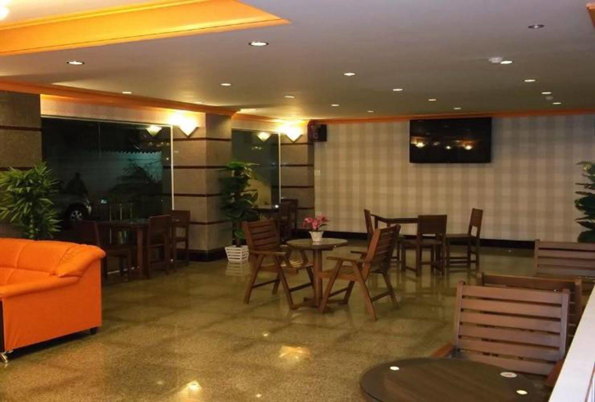 Asia Grand Hotel Hatjaj Kültér fotó