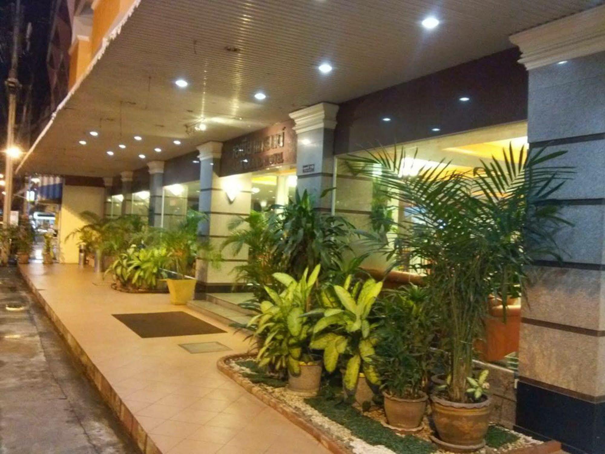 Asia Grand Hotel Hatjaj Kültér fotó